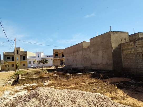 TERRAIN A VENDRE AVEC FONDEMENT 150M2 KEUR MASSAR image 3