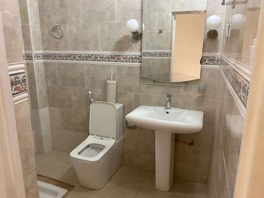 UNE VILLA R+1 AU POINT E image 11