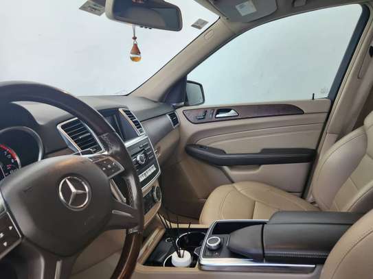 Mercedes-Benz ML 350 image 10