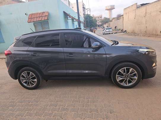 HYUNDAI TUCSON DIESEL AUTOMATIQUE 2.0 image 2