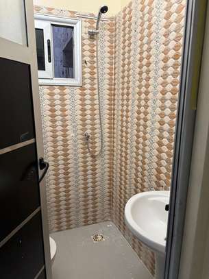 2 chambres salon Petit Mbao image 8