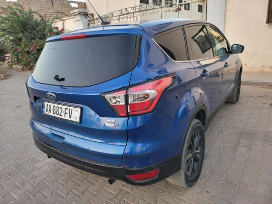 Ford Escape image 9