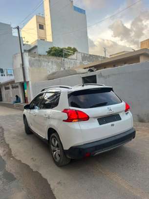 PEUGEOT 2008 image 6