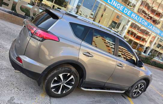 Toyota RAV4 2018 image 12
