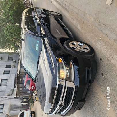 Suburban 2017 LTZ full options 8 clinder image 6
