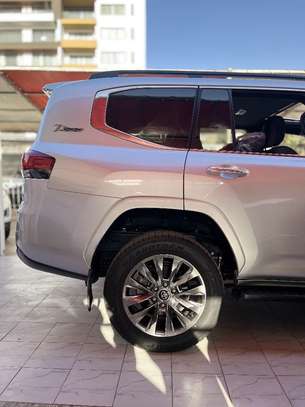 Toyota land cruiser VX image 2