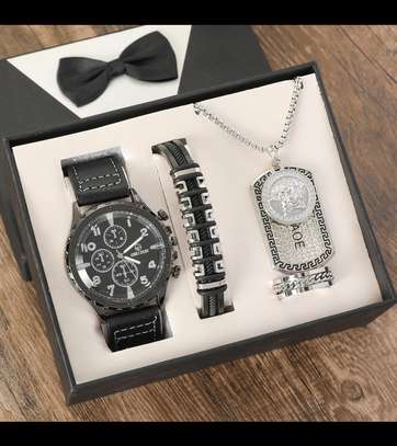 Accessoires :bijoux et montres avec boîtes disponibles image 14