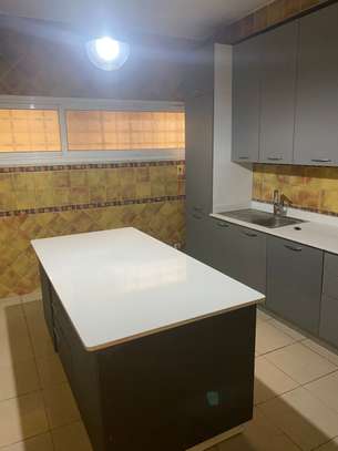 UNE VILLA R+1 AU POINT E image 10