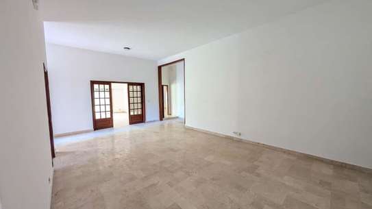 Villa commerciale aux Almadies à louer image 11