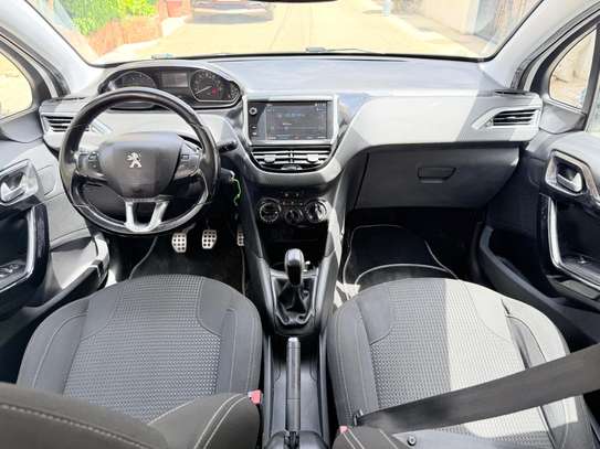 Peugeot 208 diesel à vendre. image 5
