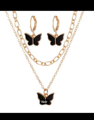 Accessoires :bijoux et montres avec boîtes disponibles image 11