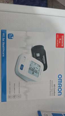 Omron M3 Confort tensiomètre bras automatique précis image 7