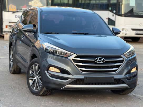 Hyundia Tucson image 2
