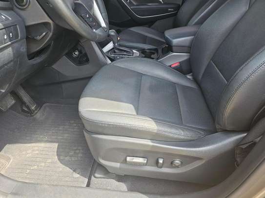 Hyundai Santa Fe 2018 SUV gris spacieux image 7