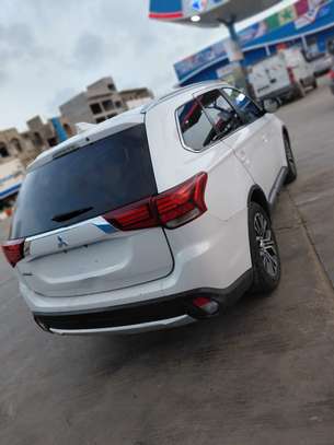 Mitsubishi outlander 7 places image 6