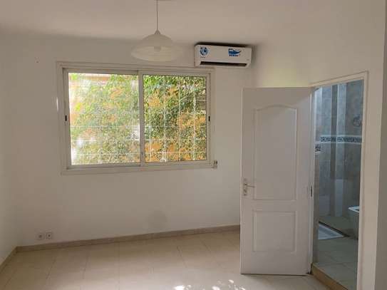 UNE VILLA R+1 AU POINT E image 2
