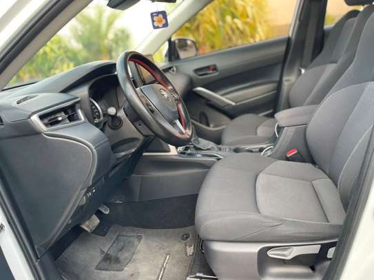 Toyota corolla cross image 6