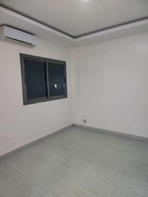 Appartement  standing f3 dont 3 pièces à keur Gorgui image 10
