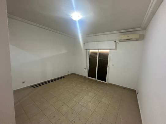 Appartement à louer F4 résidence axa image 3