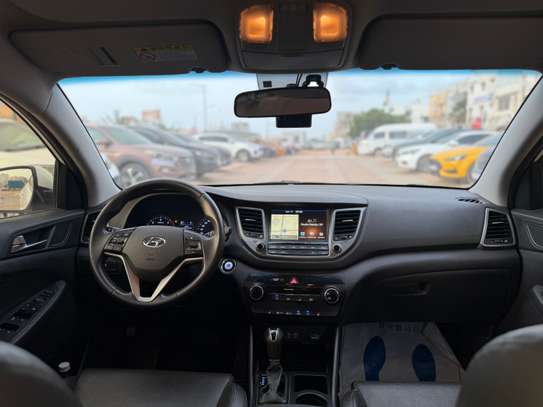 Hyundia tucson image 3