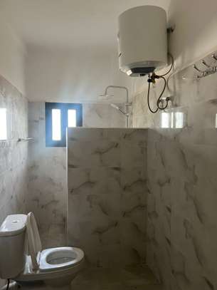 Immeuble neuf avec appartements luxueux a Thiès image 11