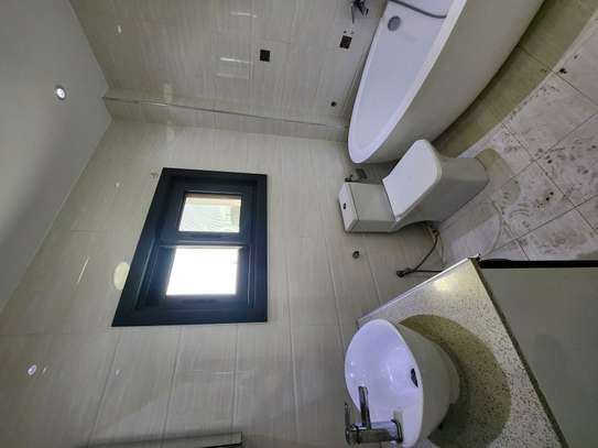 Appartement de 2 chambres et salon aux Almadies image 4
