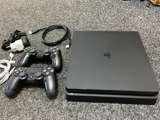 PS4 Slim + Pack de jeux FC26 image 2
