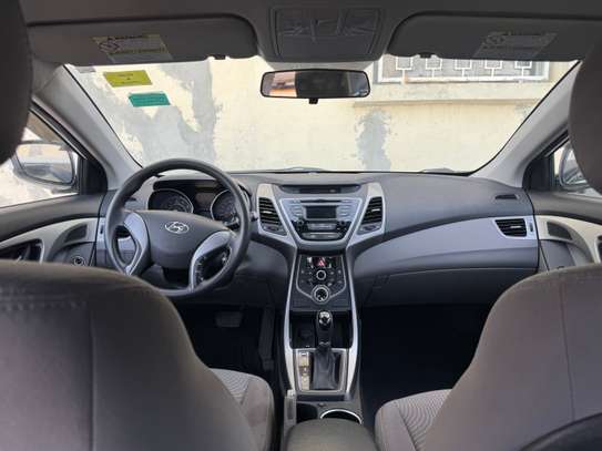 Hyundai Elantra image 5