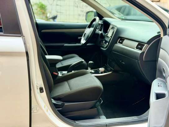 MITSUBISHI OUTLANDER 2017 image 5