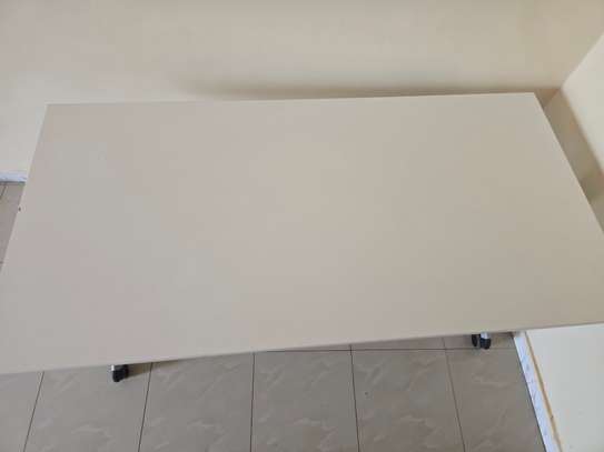 Table pliable et démontable avec roues image 5