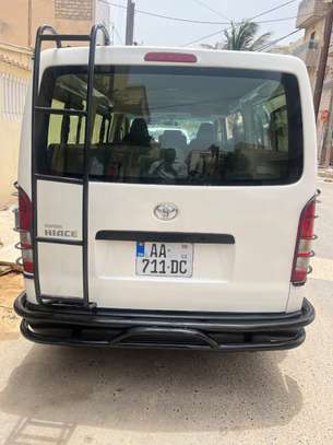 Toyota Hiace utilitaire blanc 14 places robuste image 5
