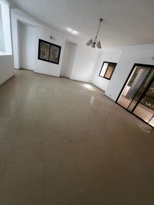 Très jolie villa F8 avec piscine aux Almadies image 8