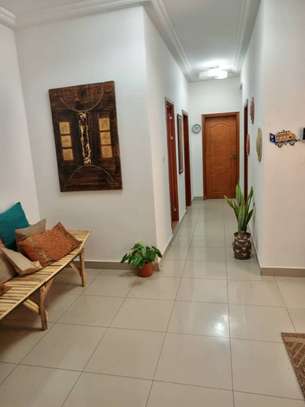 A LOUER APPARTEMENT MEUBLÉ DERRIÈRE HÔTEL ONOMO image 4