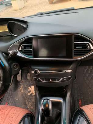 Peugeot 308 année 2016 image 2
