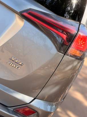 TOYOTA RAV4 XLE AWD 2018 image 6