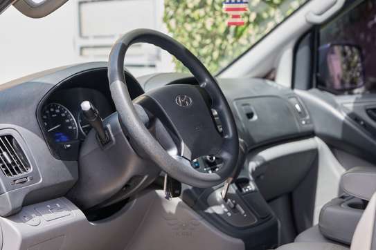 Hyundai Starex 2019 – 12 Places Très Confortable image 6