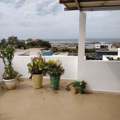 Maison 6 chambres à louer côté marina bay Almadies image 15