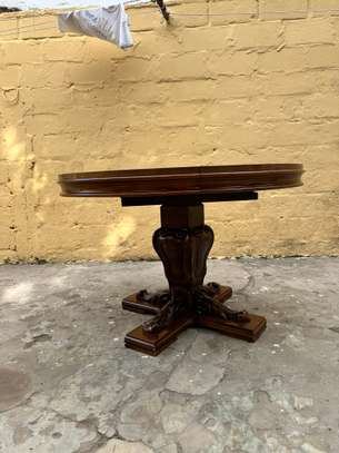 Table ronde bois massif vintage base sculptée image 2