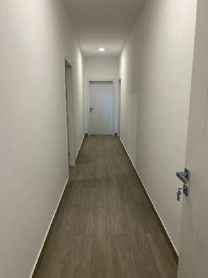Appartement spacieux lumineux avec balcon privé image 5