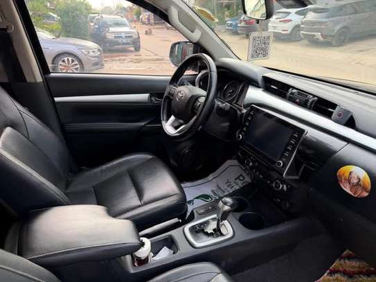 Toyota hilux 2021 image 2