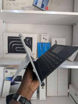Microsoft Surface Pro 5 ) i5 7e generation ) 8g de ram ) 256 image 4