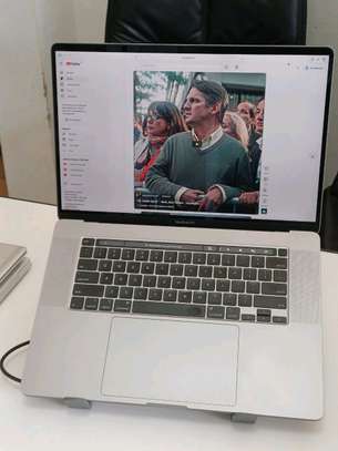 MacBook pro 2019 image 4