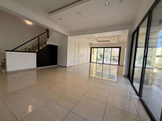 Location magnifique villa F5 Piscine Fann résidence image 15