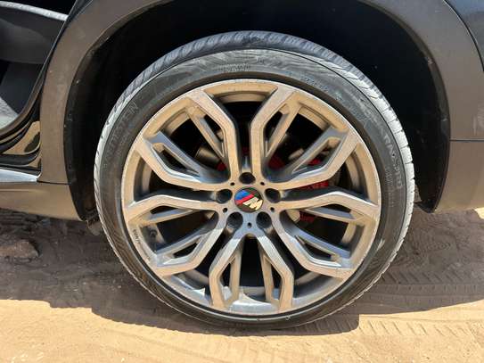 BMW X5 SUV noir spacieux performance image 8