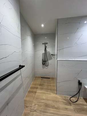Immeuble R+10 à vendre au Point E image 2