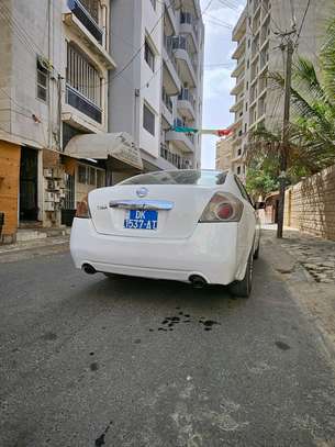 Nissan Altima image 7