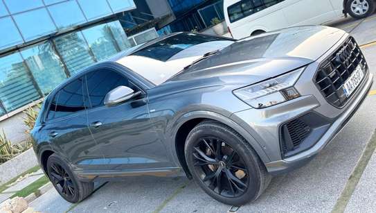 Audi Q8 Gris 2021 image 2
