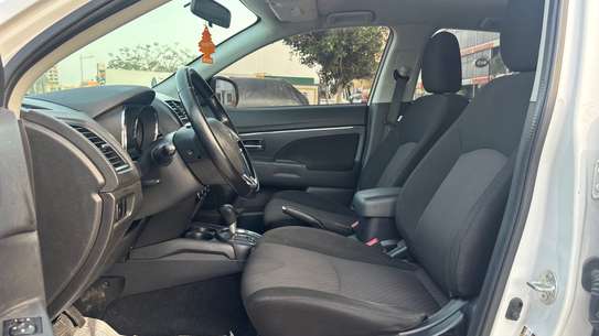 MITSUBISHI OUTLANDER image 9