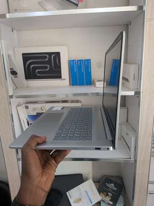 hp Laptop 17) I3 11e generation) 16gb de ram) 1 tera image 3