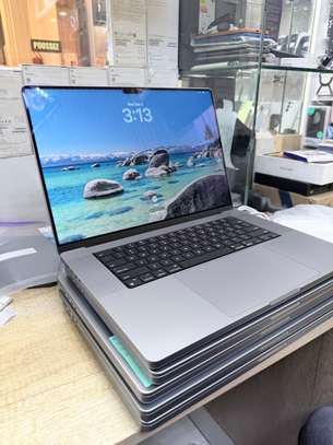 Macbook pro 16" M1 Pro 1To & 512Gb Ram 32Gb & 16Gb image 4
